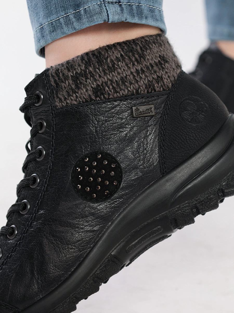 Ботинки черного цвета с трикотажной манжетой